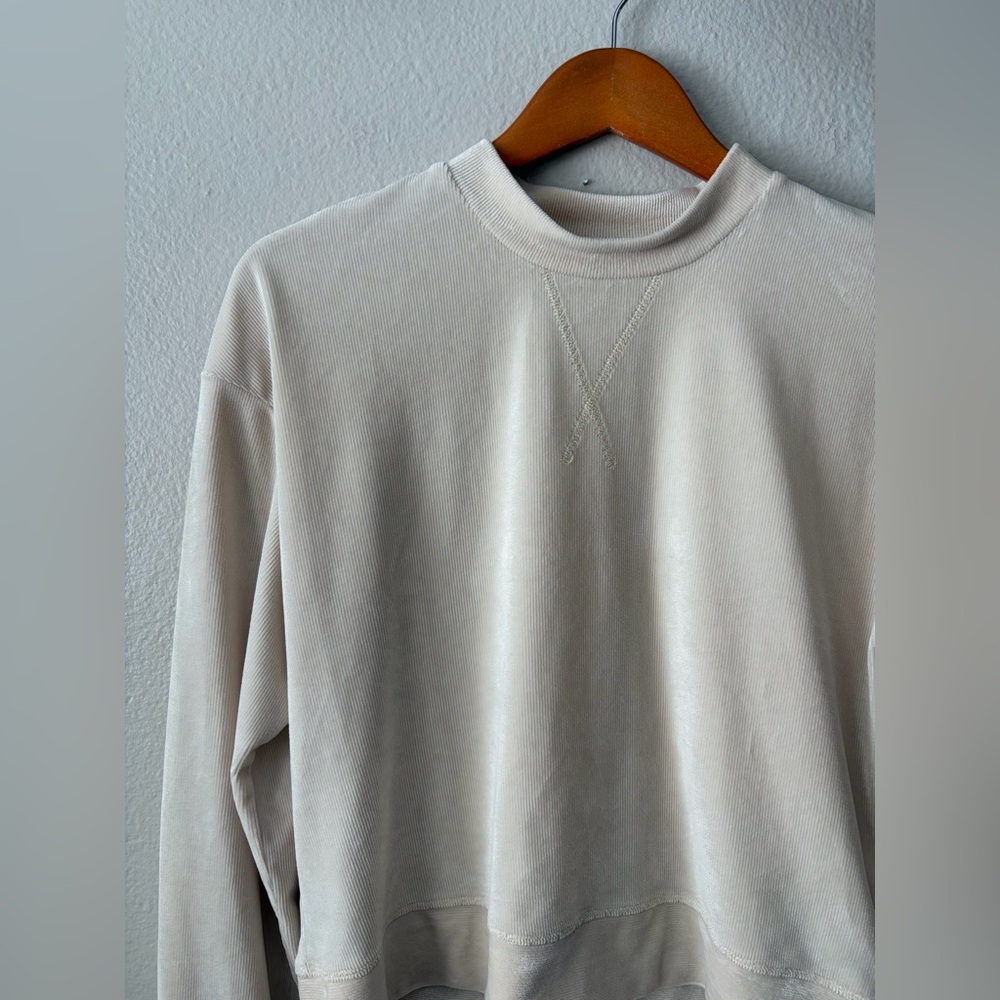 Le Lis Super Soft Cropped Ribbed Knit Crewneck Sweater Top Cream Women’s Medium - Picture 2 of 8